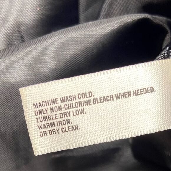 Gap Stretch Black Pleated Mini Skirt with Front Tie. Size 2. - Picture 9 of 9